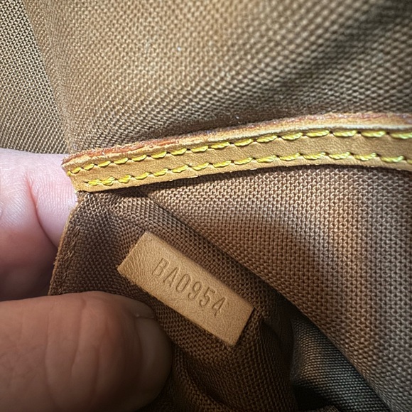 Louis Vuitton Brown Monogram Handbag - Picture 14 of 16